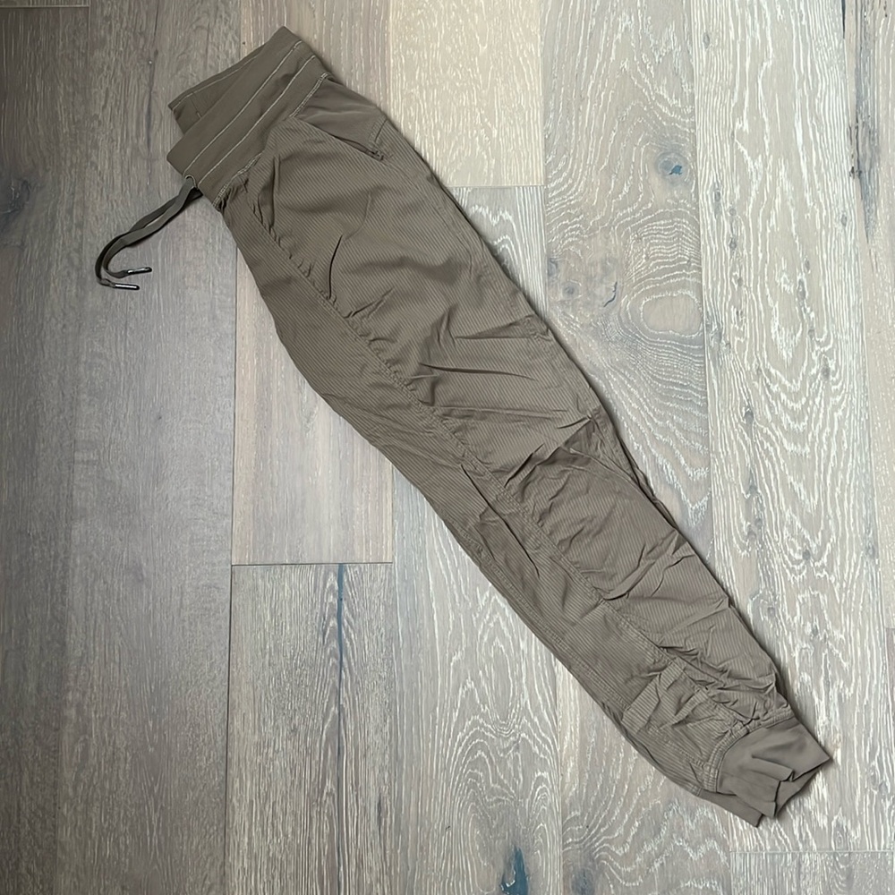 Lululemon Studio Pant Jogger - size 4